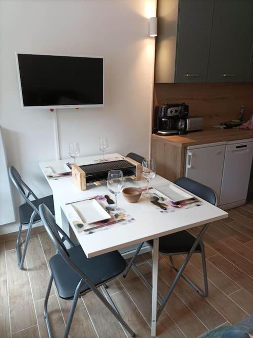 Appartement Aux Pieds Des Pistes Modane Eksteriør billede